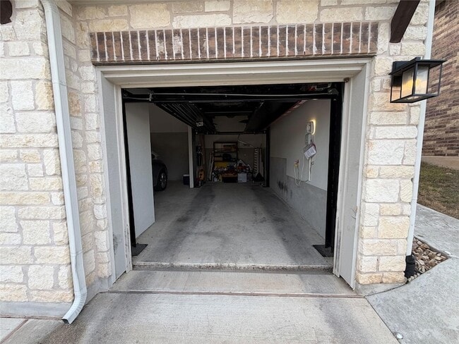 Building Photo - 8709 Moccasin Path