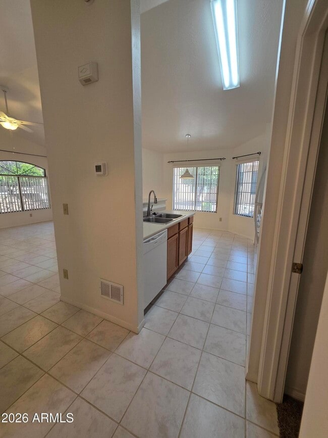 Building Photo - 586 S Sawmill Gardens Dr