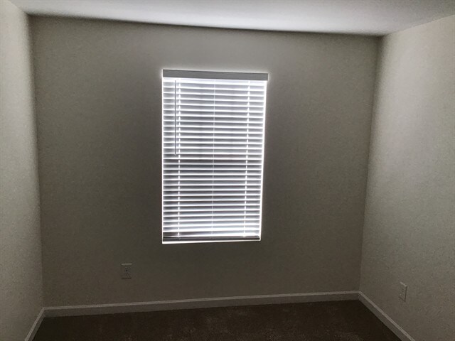 Building Photo - 708 White Oak Dr