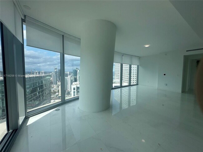 Building Photo - 300 Biscayne Blvd Way