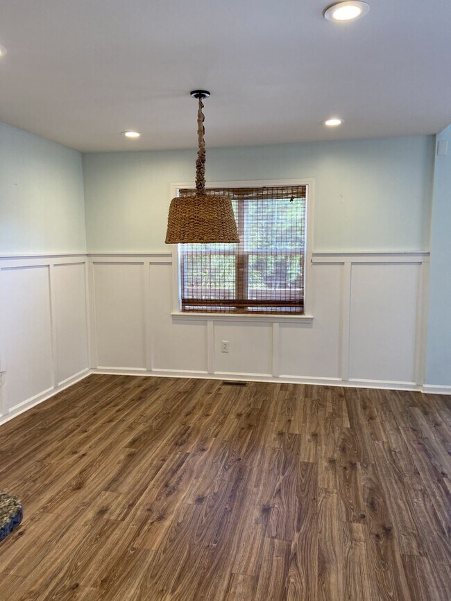 Building Photo - Beautiful home in Emerald Isle.