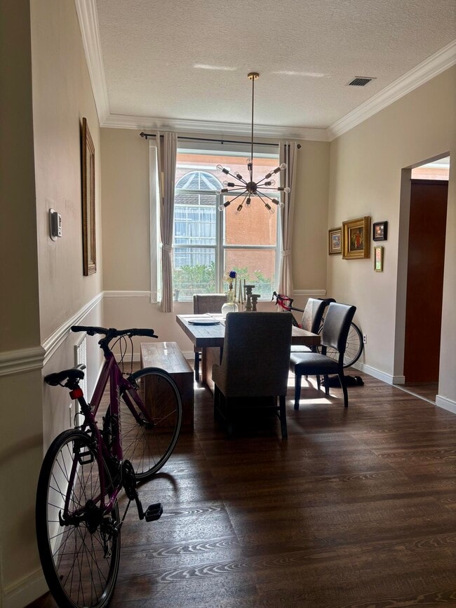 Building Photo - 2333 Waburton Terrace