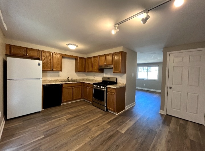 Building Photo - 1390 Lincoln Dr