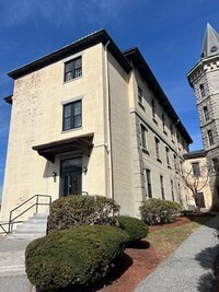 Building Photo - 201 Thorndike St