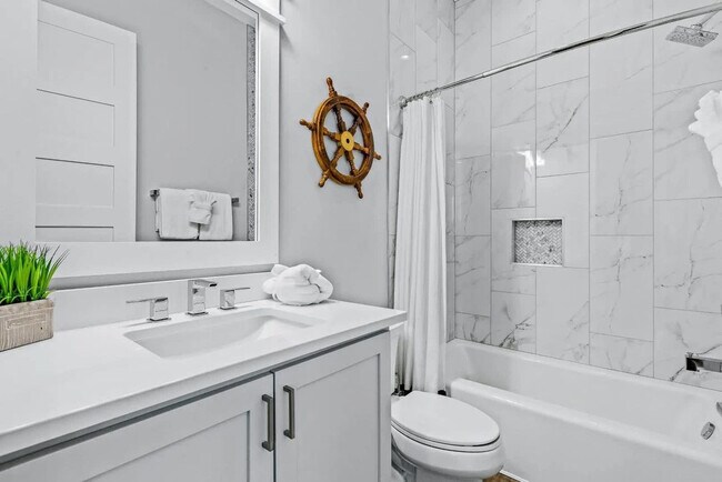 Building Photo - 14324 Front Beach Rd