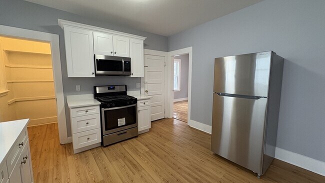 Building Photo - 190 Sheridan Ave