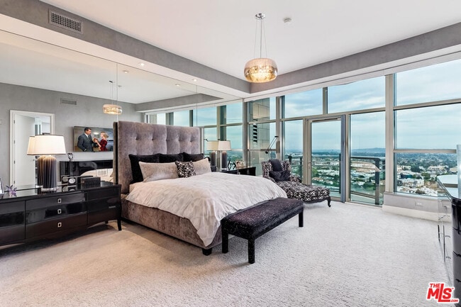 Building Photo - 10776 Wilshire Blvd