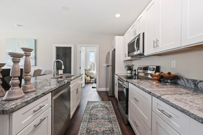 Building Photo - 734 South St