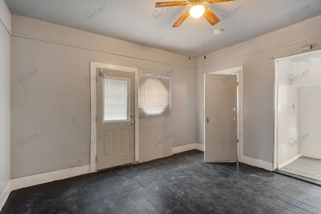 Building Photo - 1209 Gladiolus St