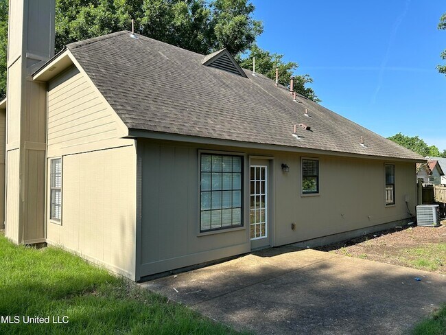 Building Photo - 960 Clarington Dr