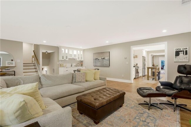 Building Photo - 1344 Midlawn Dr