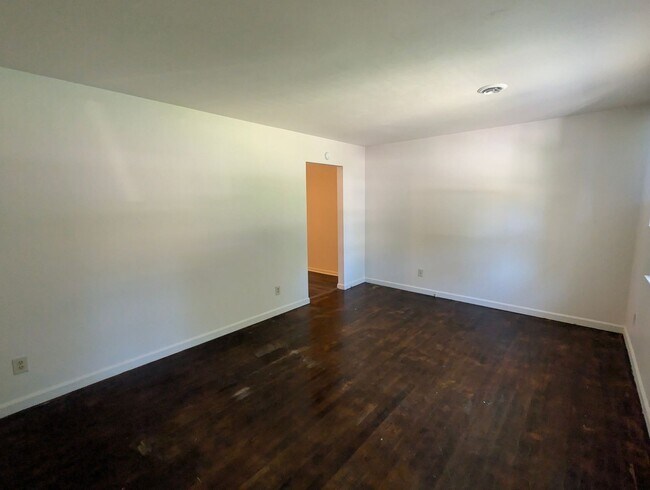 Building Photo - 313-313 Hurdle Dr