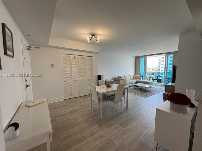 Building Photo - 7501 E Treasure Dr