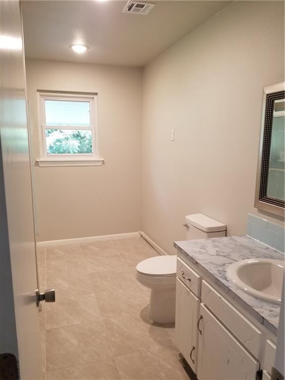 Building Photo - 805 SE G St