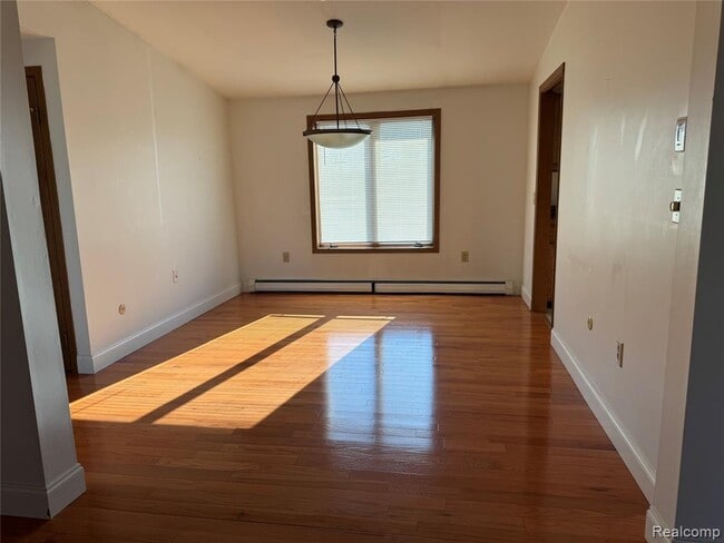 Building Photo - 2346 London Bridge Dr