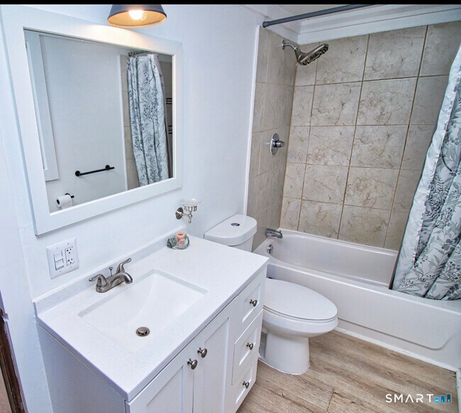 Building Photo - 15 Lower Rd