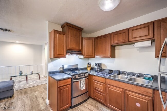 Building Photo - 1553 Dorothy Ave