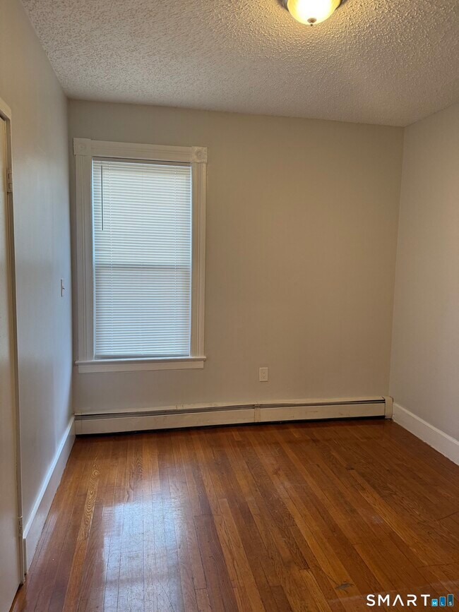 Building Photo - 192 Russ St