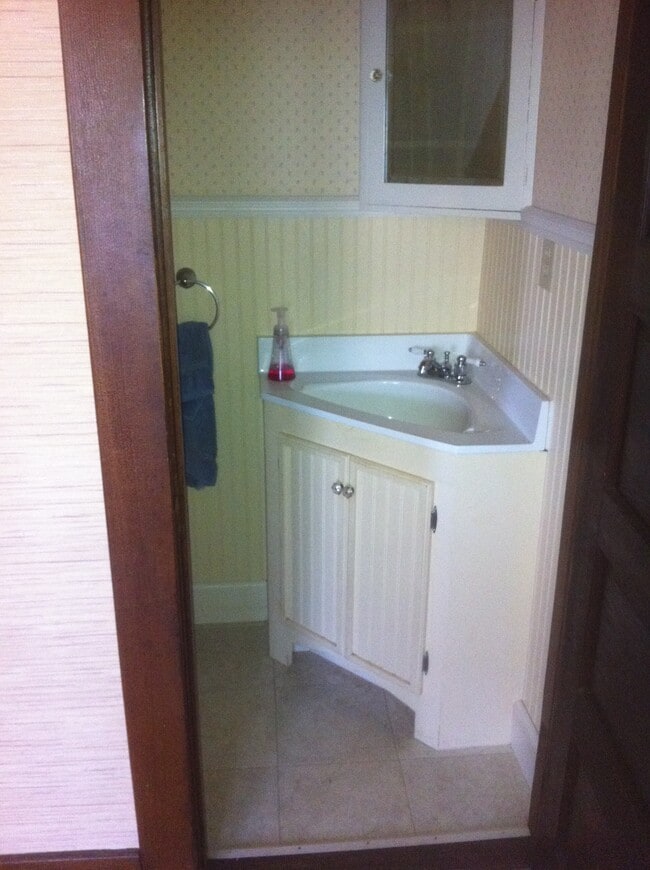 Building Photo - 108 S Rutland St