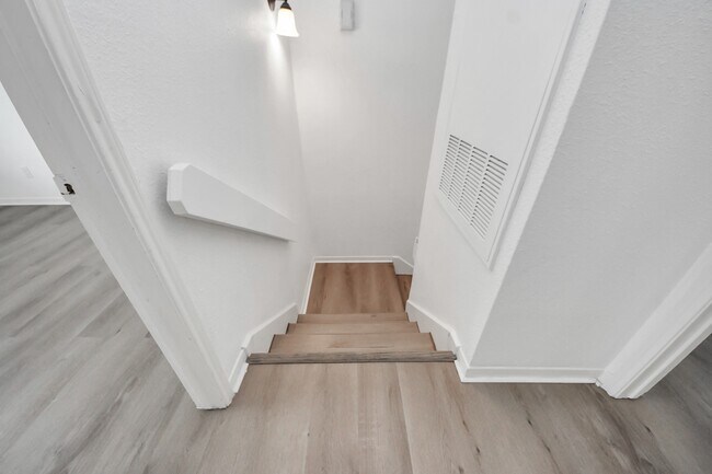 Building Photo - 12500 Brookglade Cir