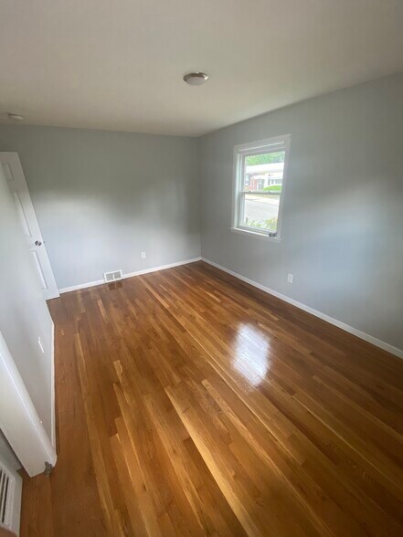 Building Photo - 121 Orlando St