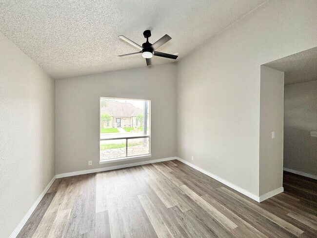Building Photo - Windcrest Beauty for Rent!