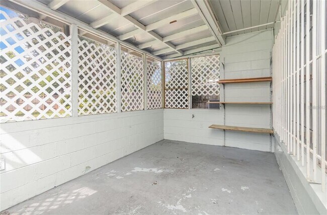 Building Photo - 1636 Burnham St