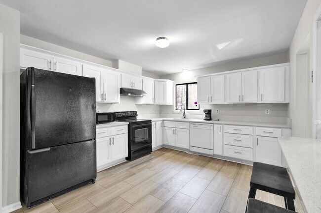 Building Photo - 6530 Thamesmead Ln