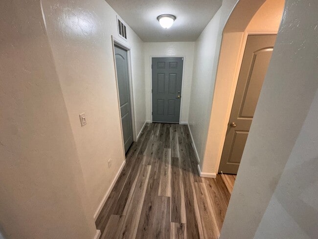 Building Photo - Lovely Home for rent in Hanford,Ca