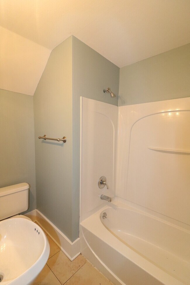 Building Photo - 826 Vattier Street
