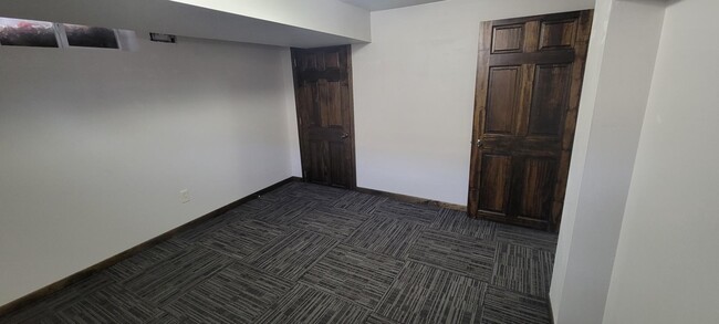 Building Photo - 24 S Pine St