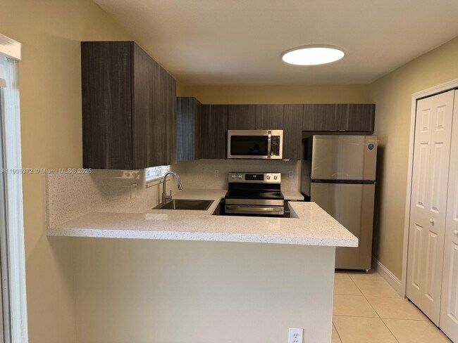 Building Photo - 1261 SE 31st Ct