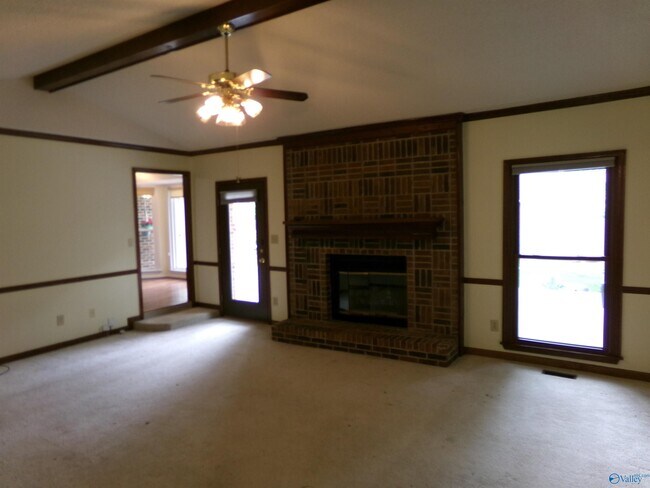 Building Photo - 15010 Carlisle Dr SE