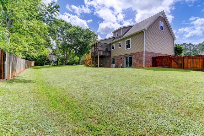 Building Photo - 601 Blackburn Dr