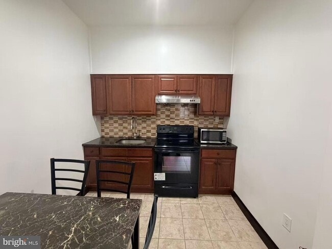 Building Photo - 4428 Chestnut St