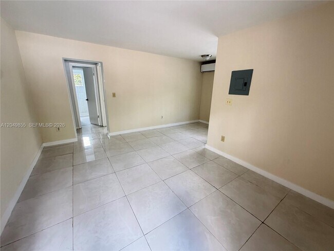 Building Photo - 1194 NW 19th Ave