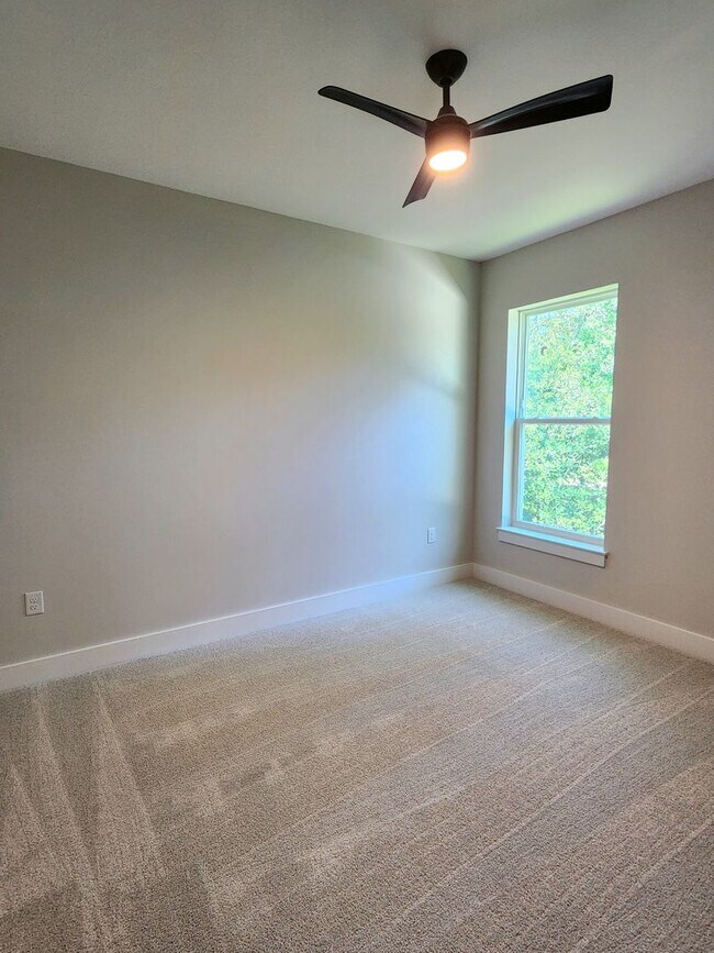 Building Photo - Stunning new executive home in Gulf Shores!