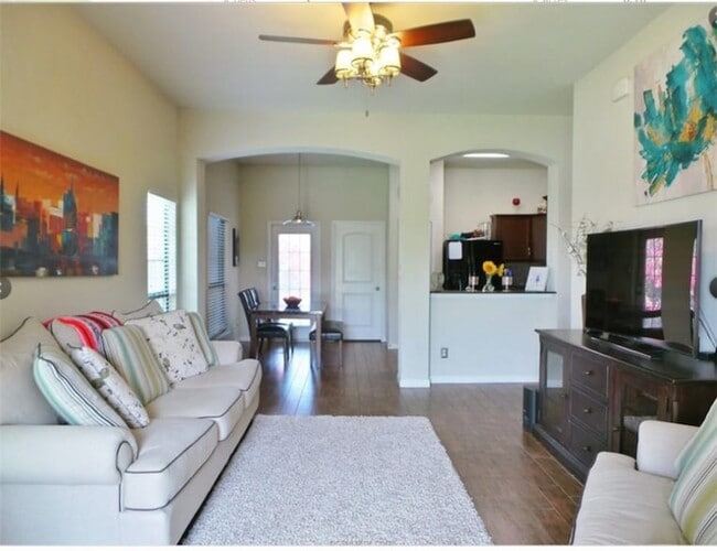 Building Photo - 2711 Silver Oak Dr