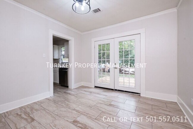 Building Photo - 324 N Jackson St