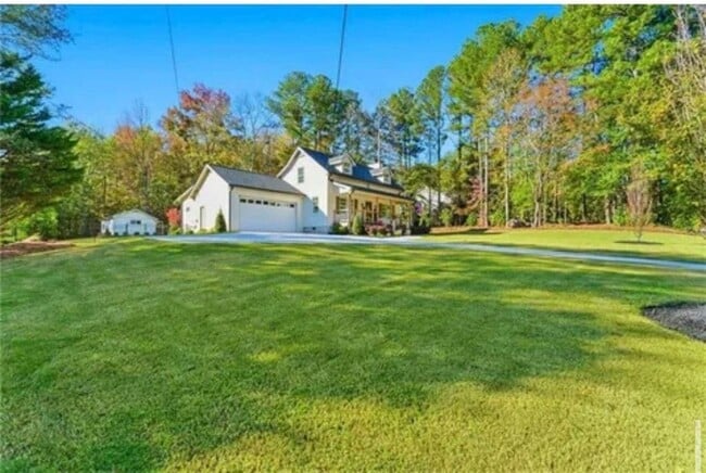Building Photo - 5006 Suwanee Dam Rd
