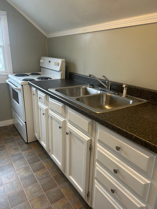 Building Photo - 335 S Lincoln Ave