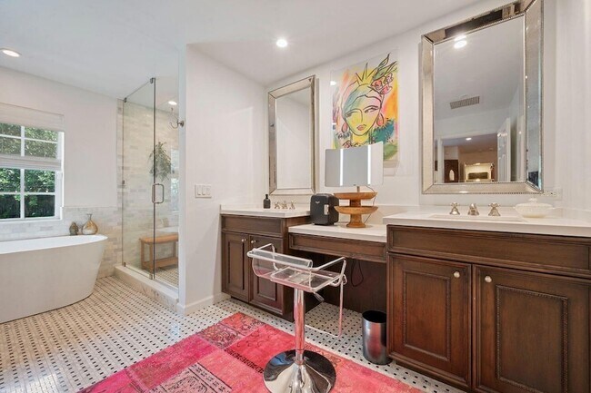 Building Photo - 302 NW 16th St