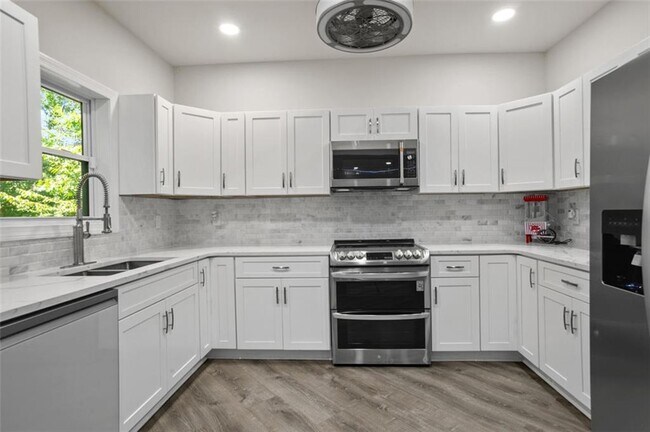 Building Photo - 17 Snap Dragon Ln