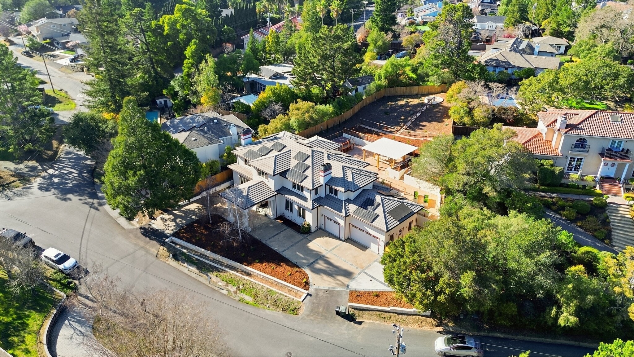 Building Photo - 544 Sunset Way