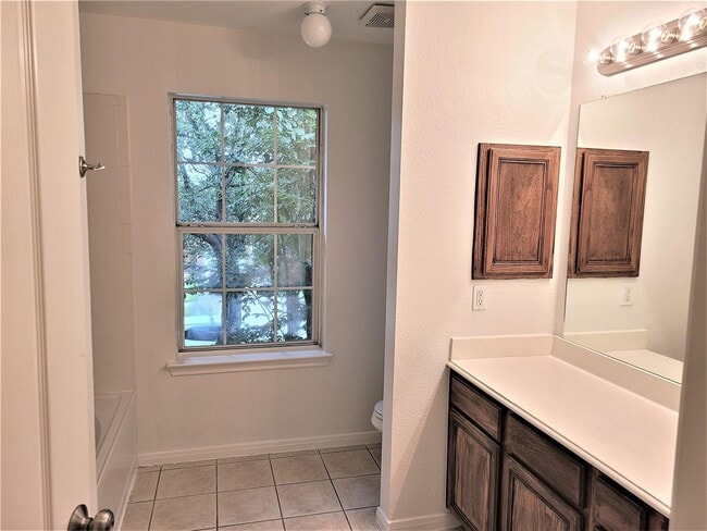 Building Photo - 10026 Gil Jr Ln