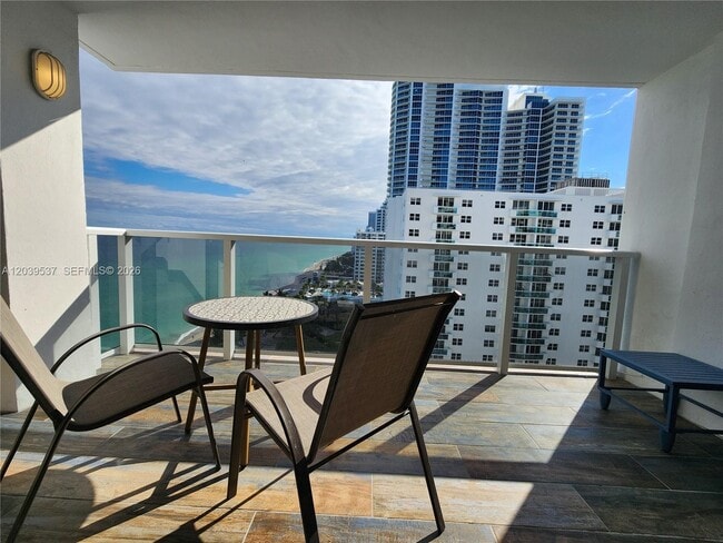 Building Photo - 2751 S Ocean Dr