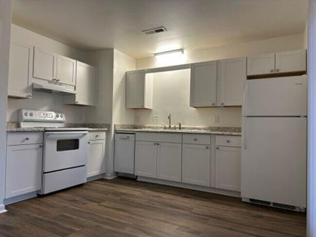 Building Photo - Two Bedroom Apartment