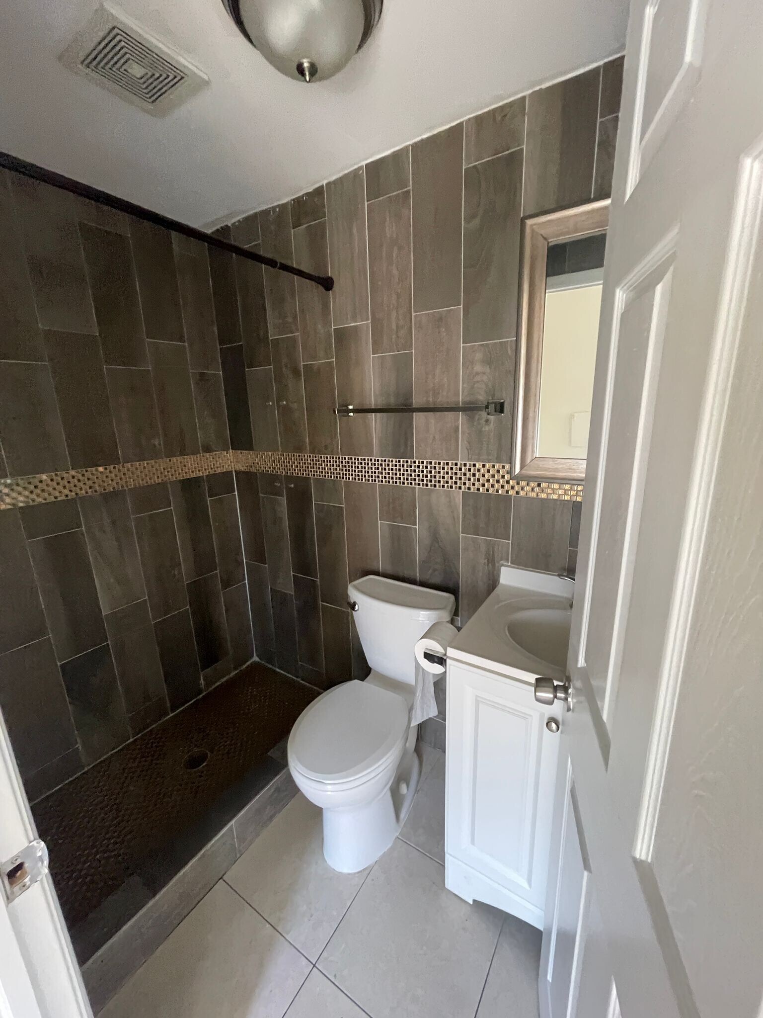 Building Photo - 3215 Summer St