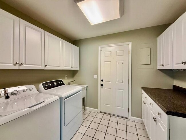 Building Photo - 3103 Cocos Rd