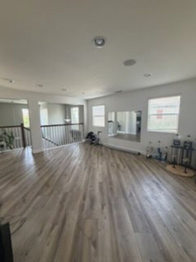 Building Photo - Spacious 4 Bedroom Home with Outdoor Entertaining Space